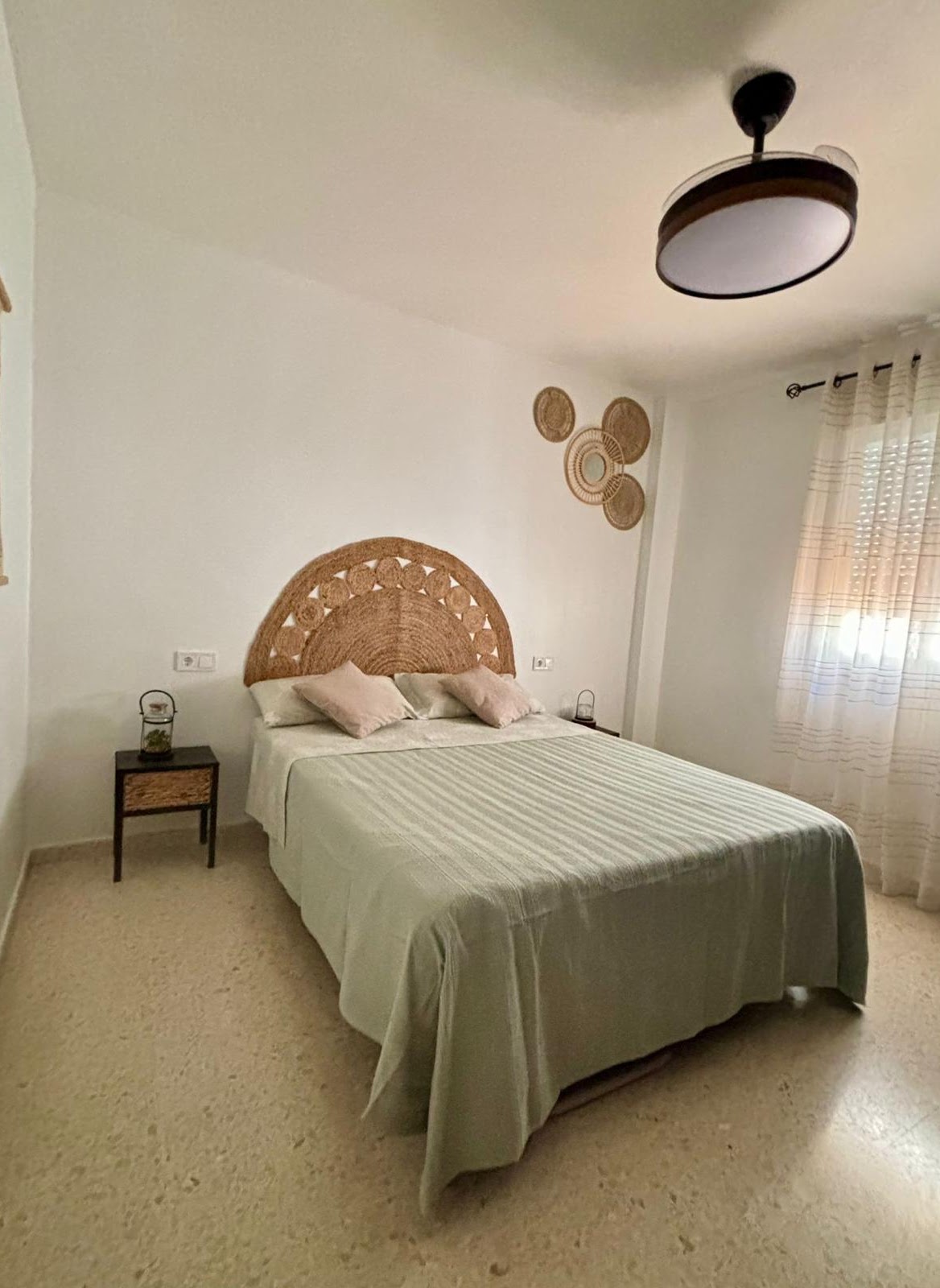 Dormitorio principal con cama doble